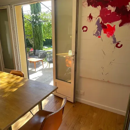 Proche D'avignon. Villa *